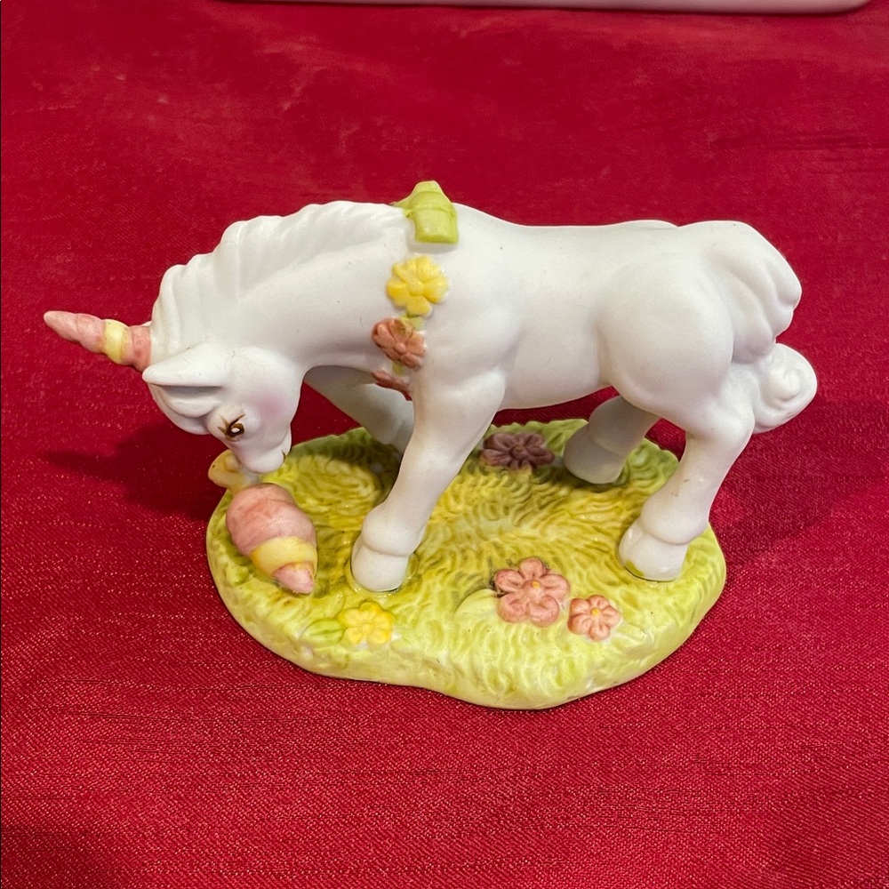 Enchanted Unicorn Cake Topper with Pink and Yellow Details vintage from 1982